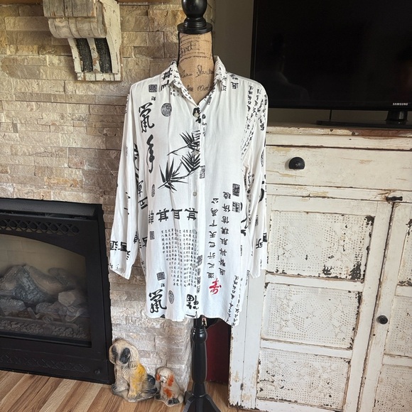 Soft Surroundings white and black button down blouse tunic Asian Chinese script - Picture 1 of 16